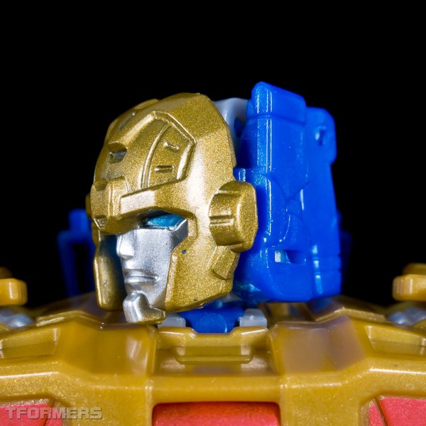 TFormers Titans Return Gallery   Siege On Cybertron Metalhawk 25 (25 of 91)